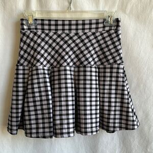 Kyoyo black and white check skort, size M